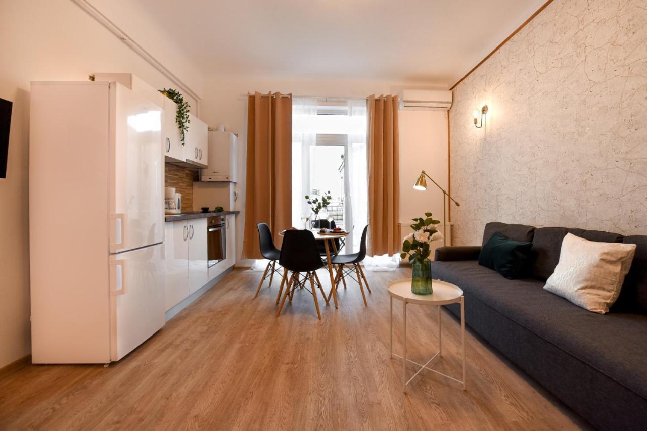 Cozy 1Br Escape - Apartment With Charming Balcony Near Universitate Bucharest Exterior photo