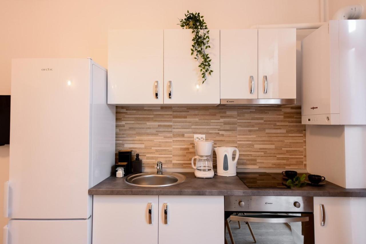 Cozy 1Br Escape - Apartment With Charming Balcony Near Universitate Bucharest Exterior photo